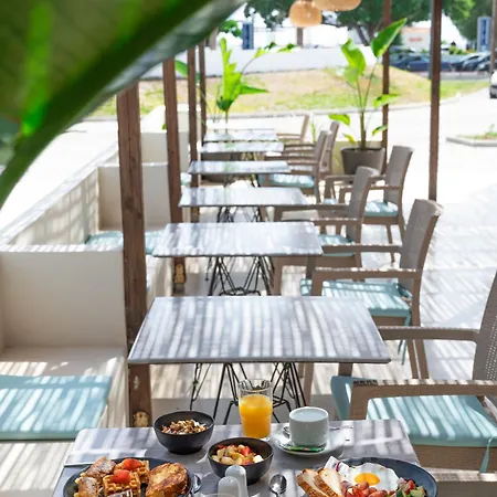Hotel Atma &
