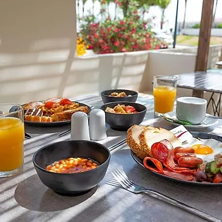 Atma & Hotel 3*