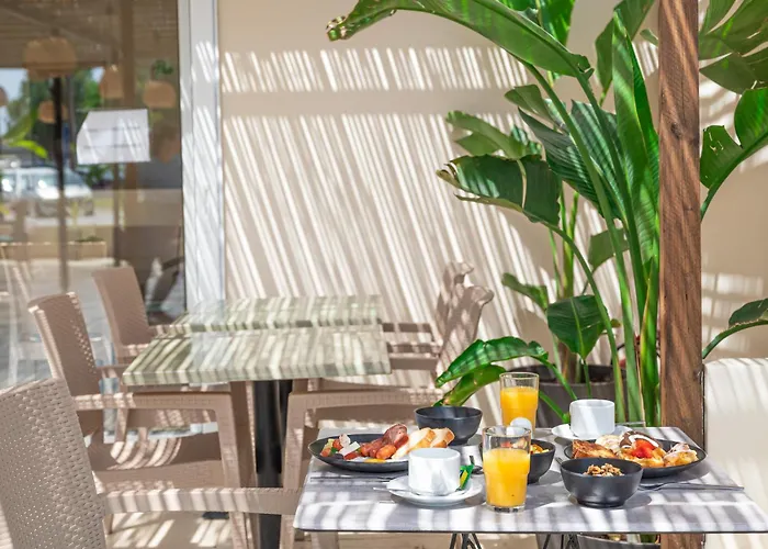 Atma & Szálloda Faliráki